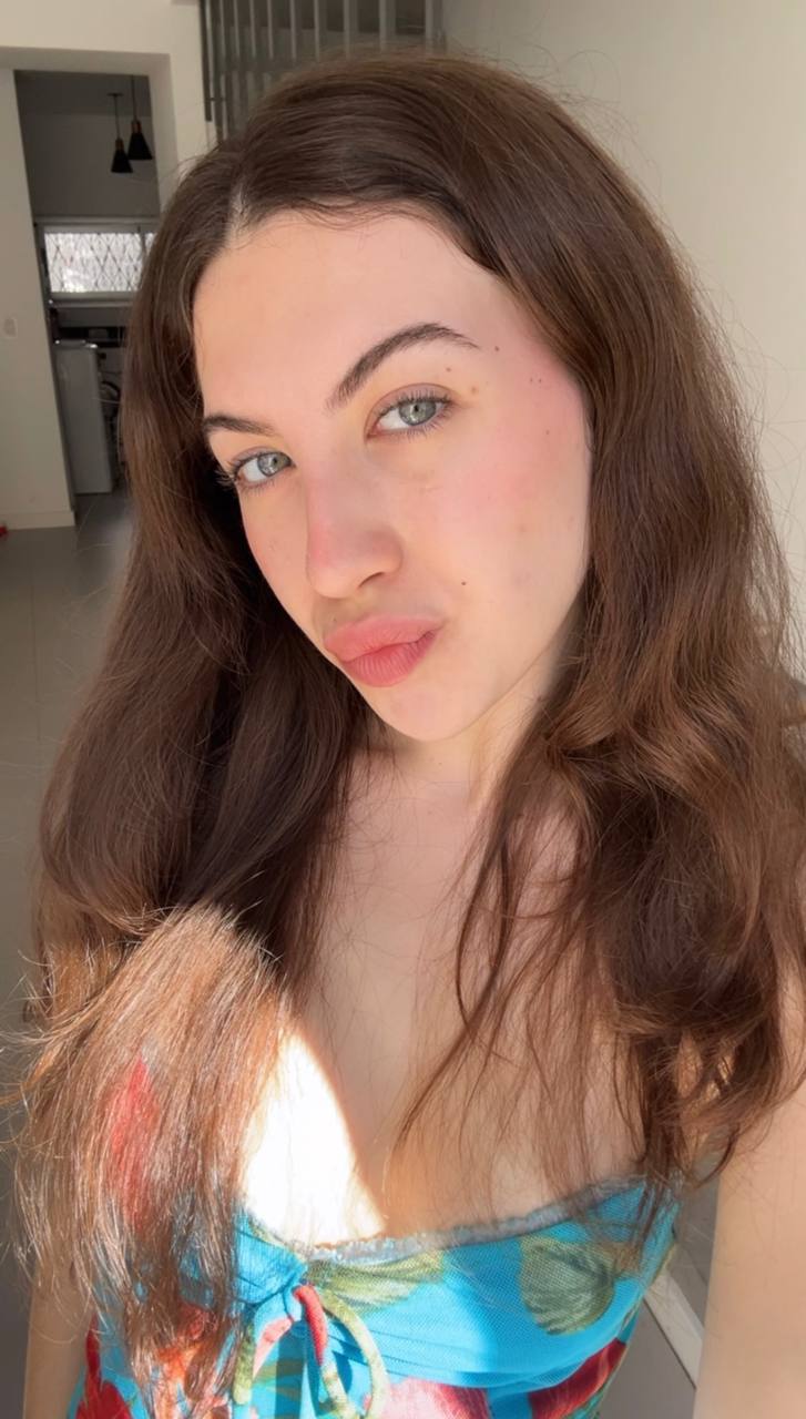 Nude girl Amber in New Delhi