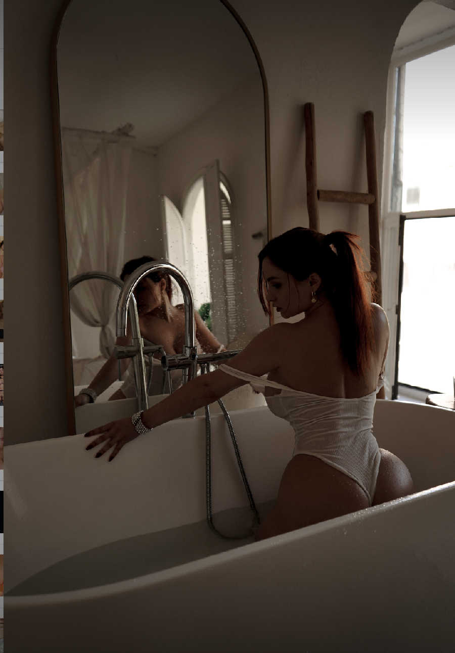 A playful frame from Miranda Faith nude — online in New Delhi