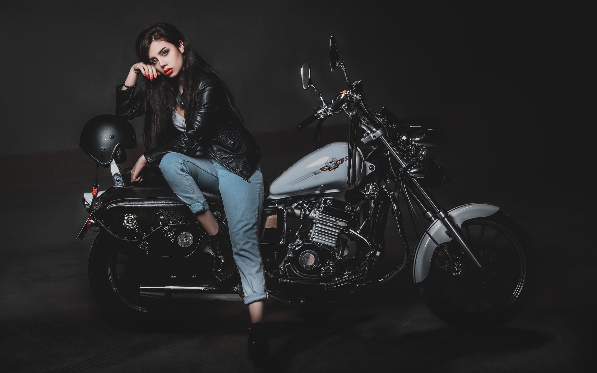 Biker girls: style and drive in New Delhi