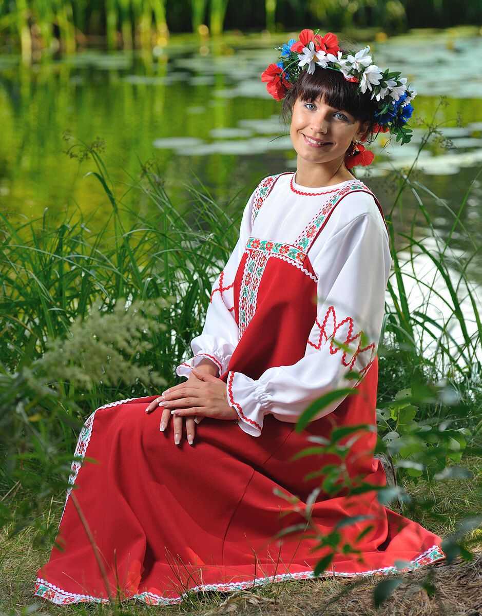 Beautiful girl Girls in Slavic costumes in New Delhi