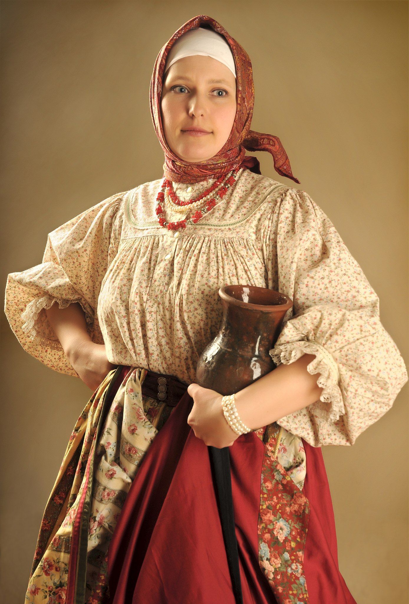 Girls in Slavic costumes in New Delhi