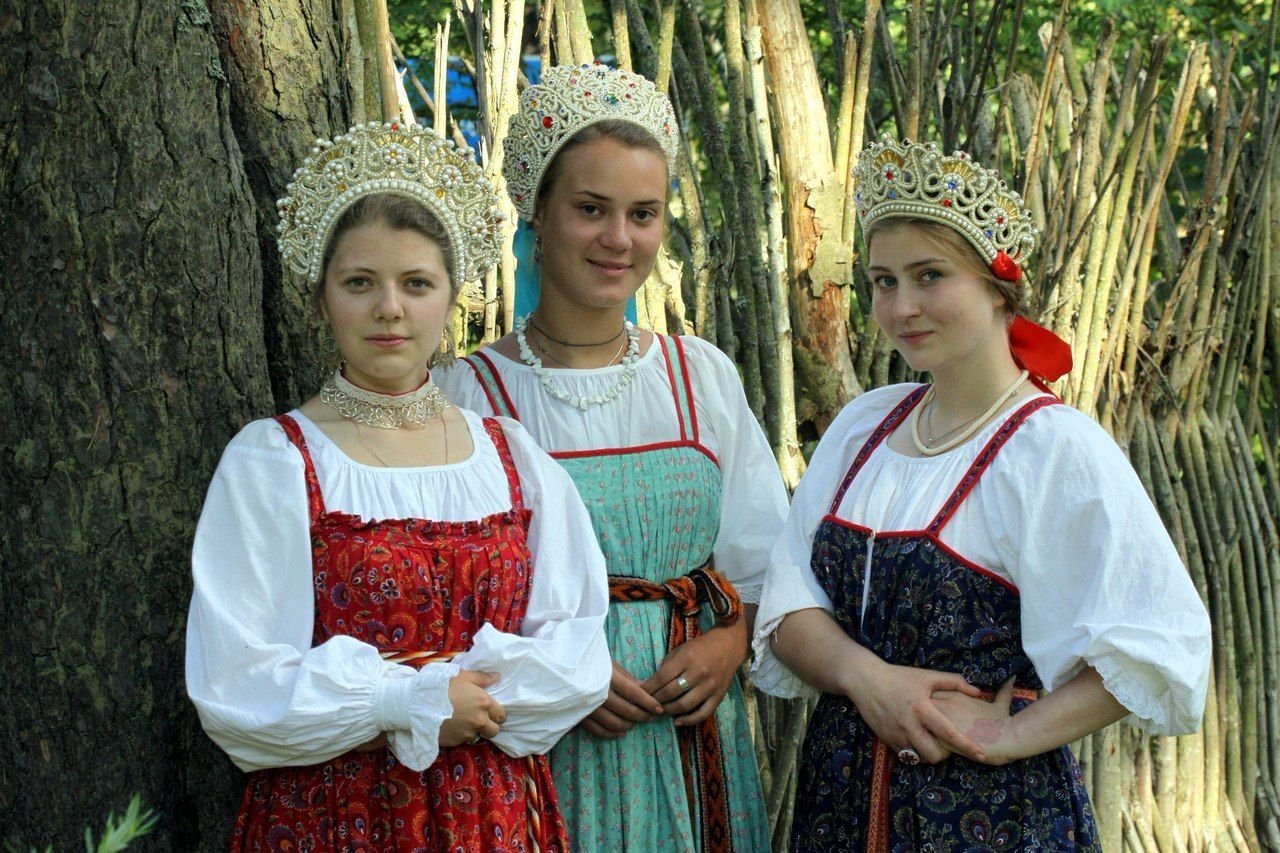Sexy model Girls in Slavic costumes in New Delhi